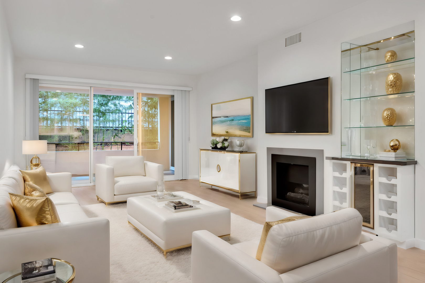 Los Angeles Apartment: 1835 Holmby Ave.