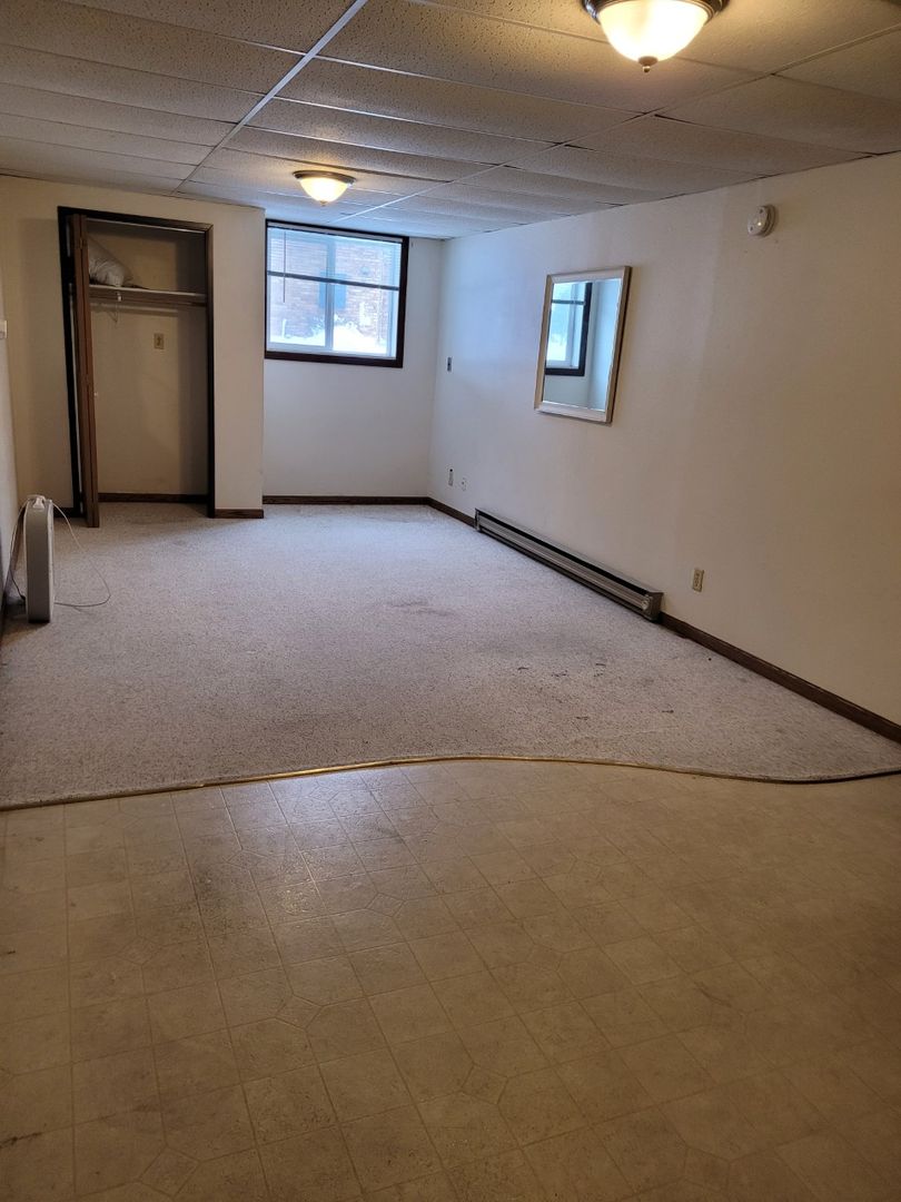 Wahpeton Apartment: 909 & 911 Western Road