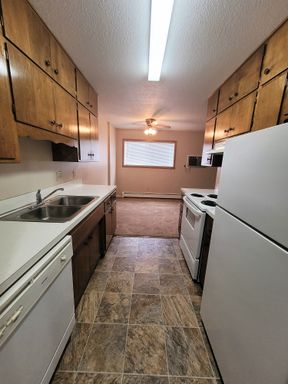 2 Bedroom Apartment | Spacious | Single Stall Garage Included – photo 1