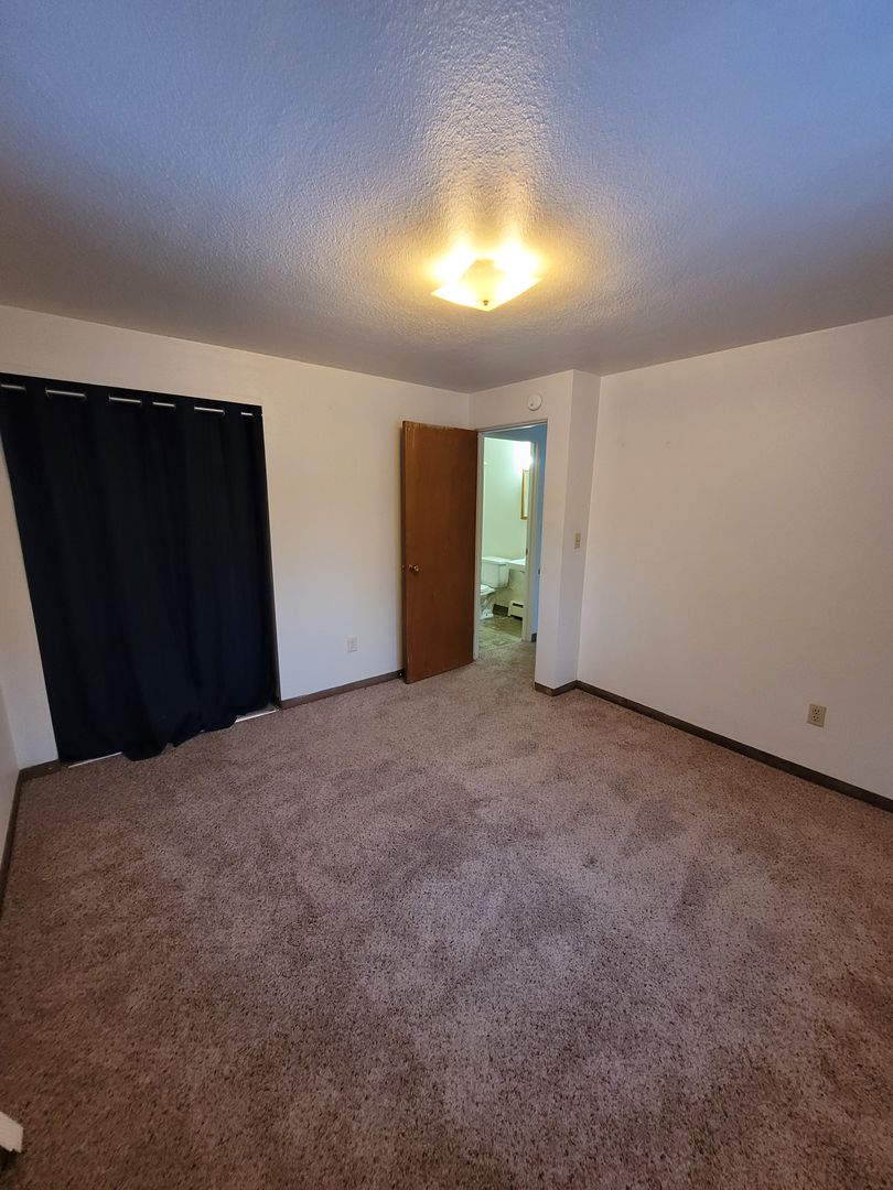 902 Oak St N 5, Fargo, ND 58102