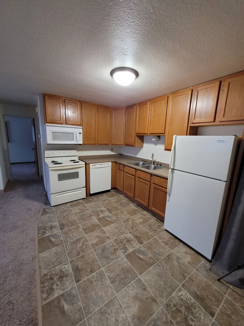 902 Oak St N 5, Fargo, ND 58102