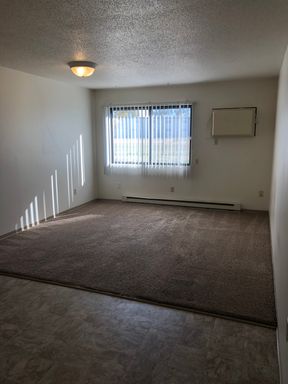 One month free on a 13 month lease! – photo 1