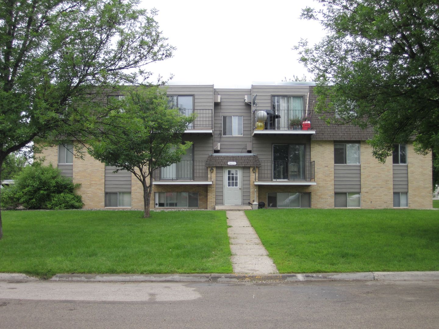 Wahpeton Apartment: 1621 8th St. N.
