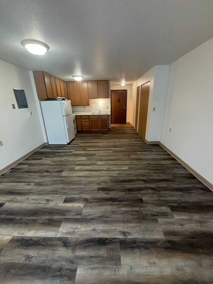 Fargo Apartment: 1440 Dakota Dr. N.