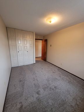 2 Bedroom Apartment | Spacious | Single Stall Garage – photo 1