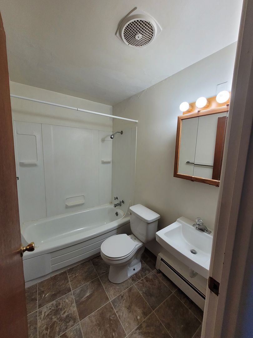 902 Oak St N 5, Fargo, ND 58102