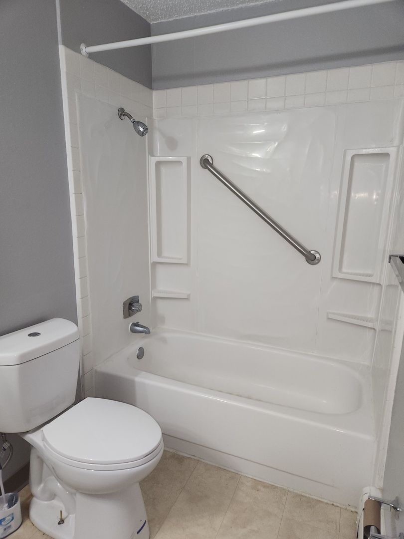 Washburn Apartment: 1200 Meadowbrook Dr