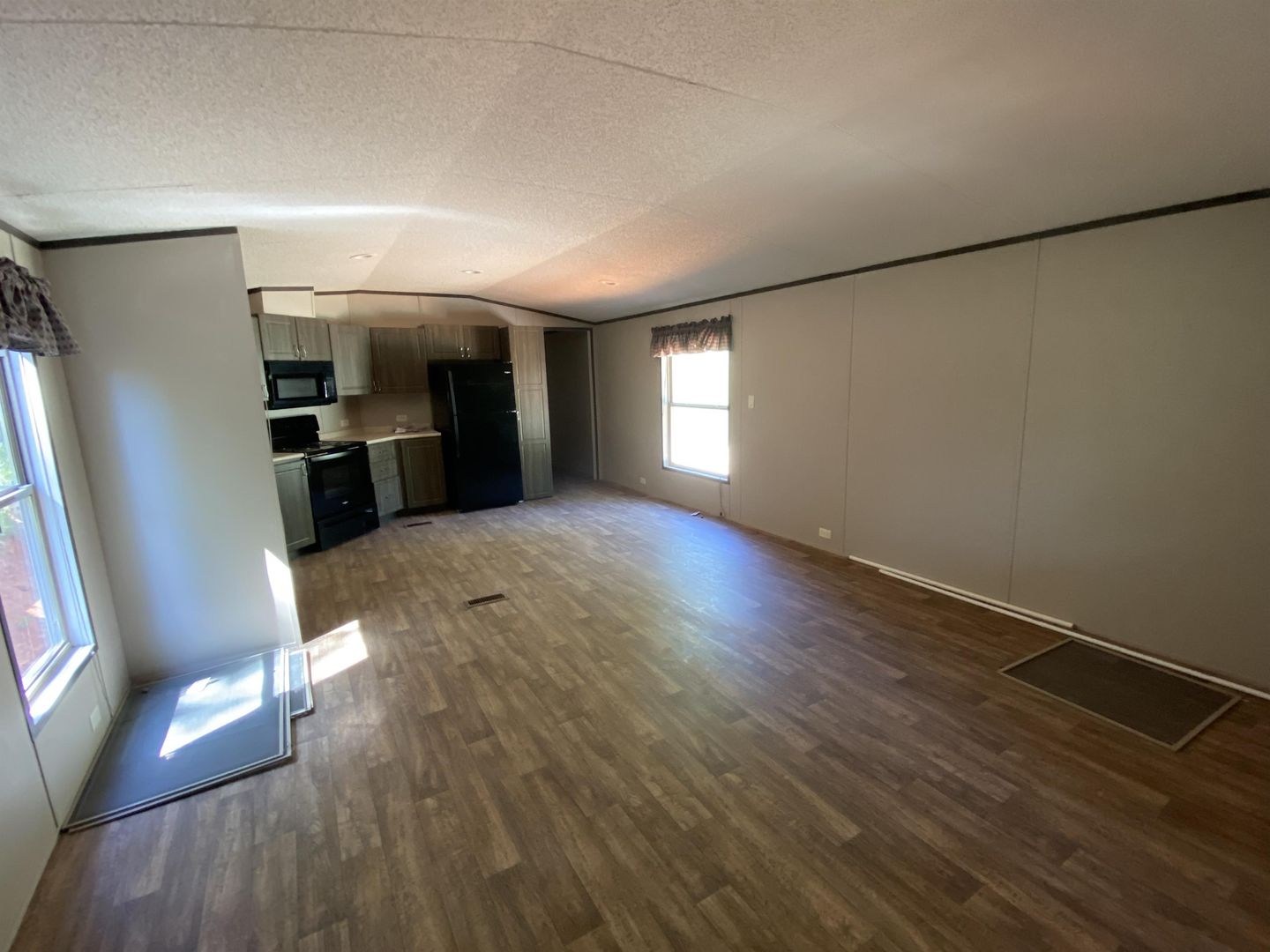 Seneca House: 990 Cedar Village Ln