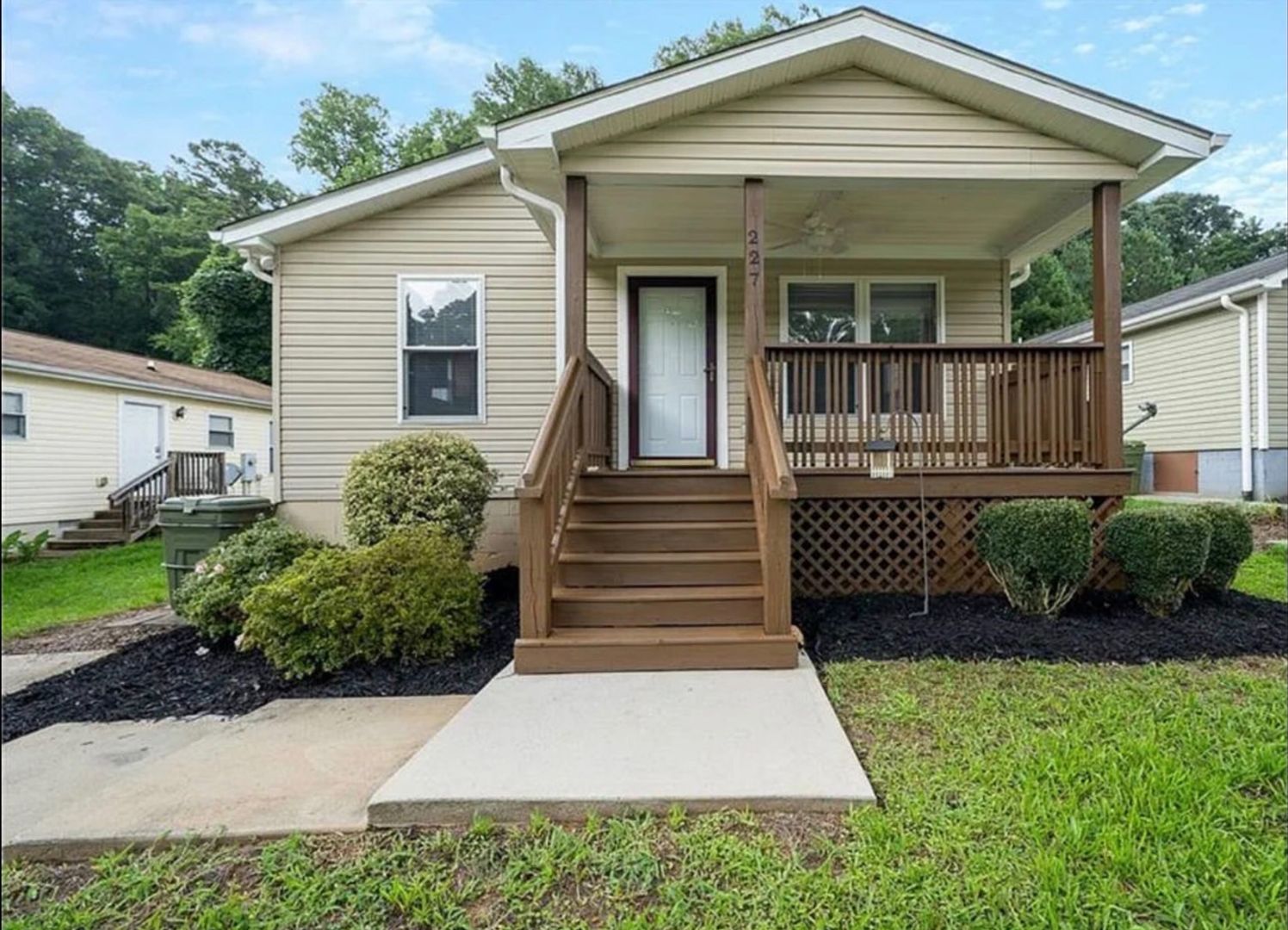 Clemson House: 227 Stephens Rd