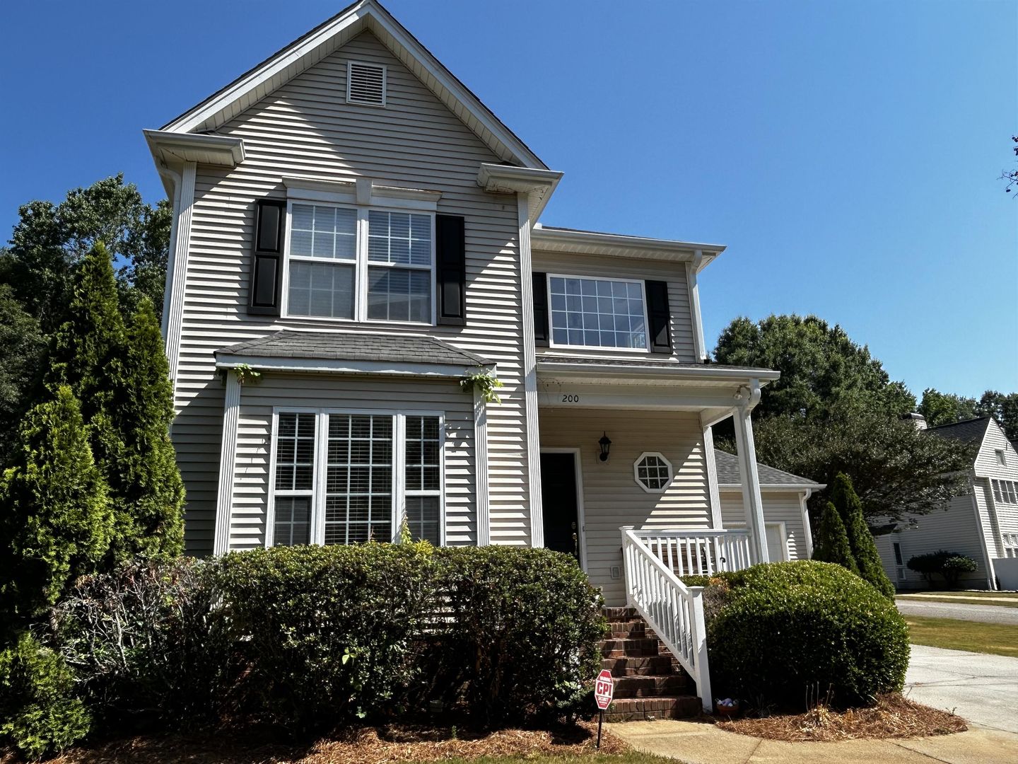 Pendleton House: 200 Village Way