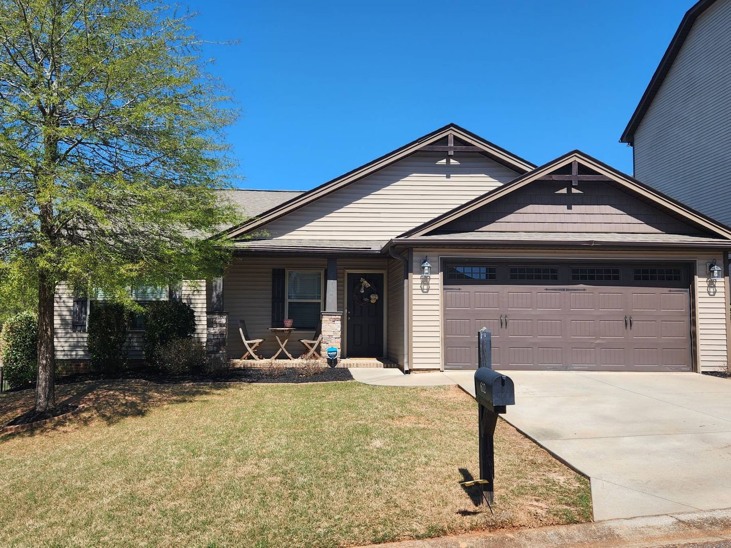 Seneca House: 612 Sandstone Drive