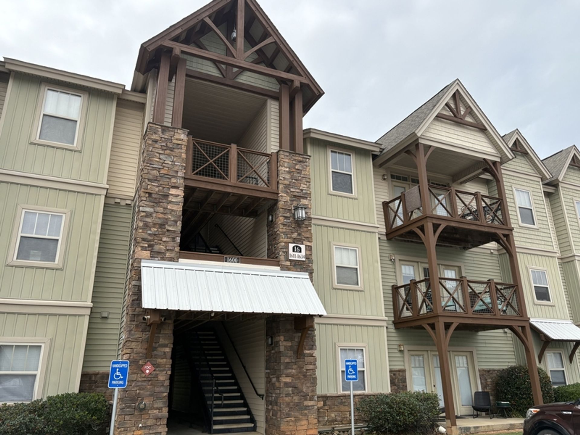 Seneca Apartment: 1612 Muscovy Way