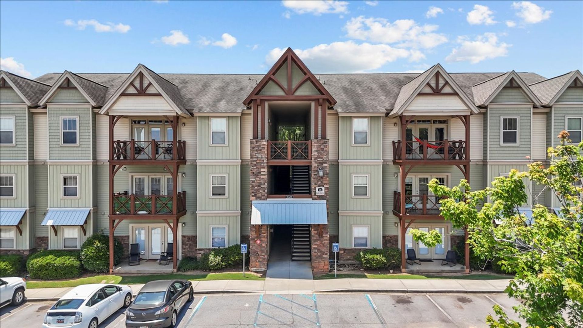 Seneca Apartment: 1613 Muscovy Way