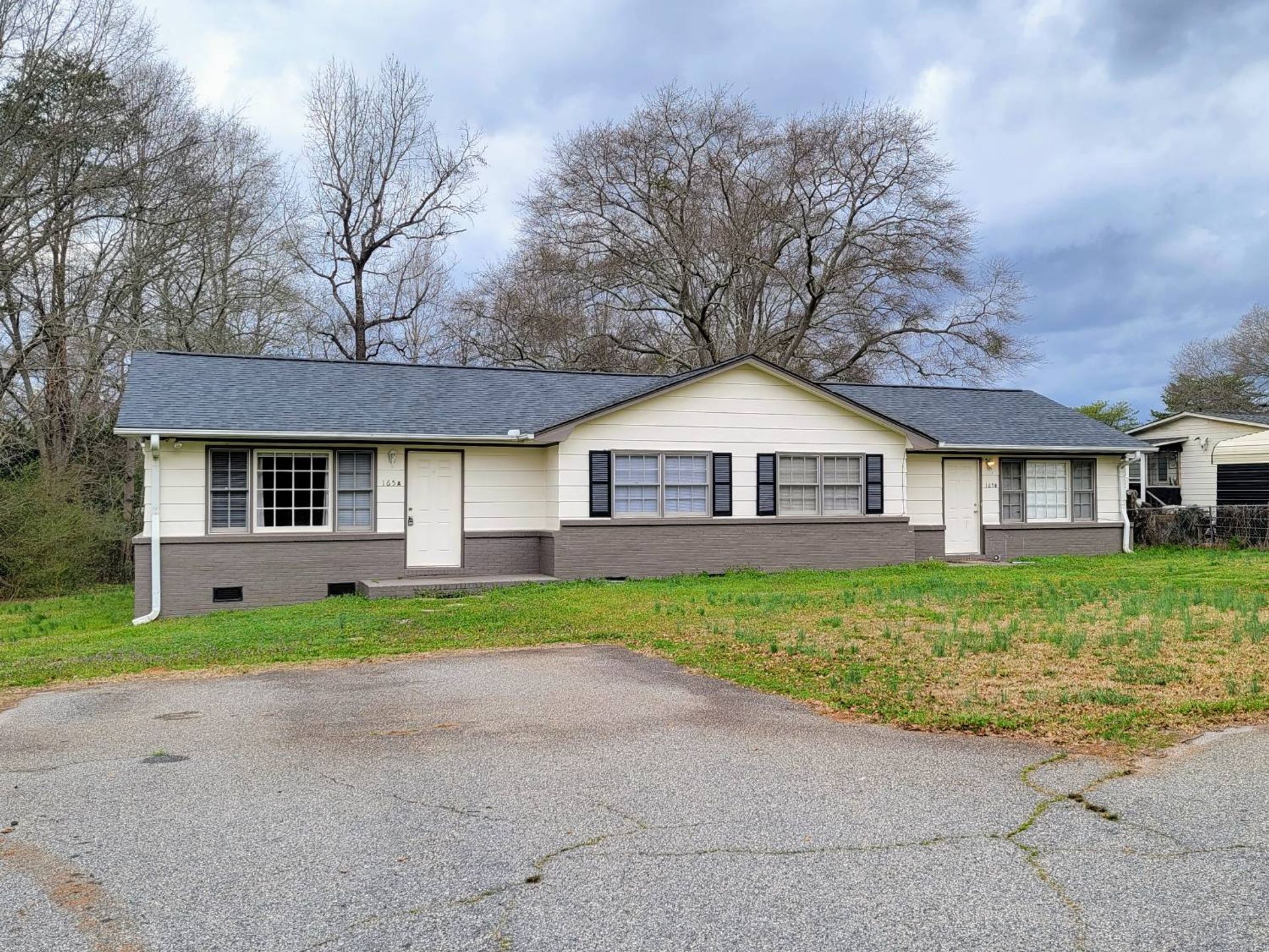 Inman Apartment: 165 Suttles Road Unit A