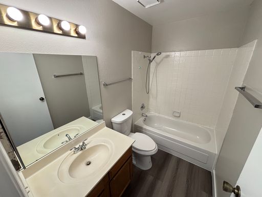 5880 Medallion Dr Unit 203, Las Vegas, NV 89122