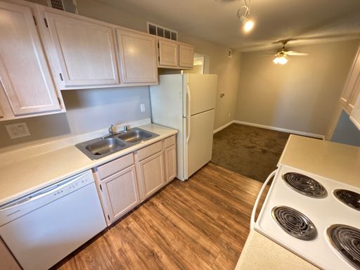 231 W Horizon Ridge Pkwy, 124, Henderson, NV 89012