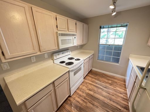 231 W Horizon Ridge Pkwy, 124, Henderson, NV 89012