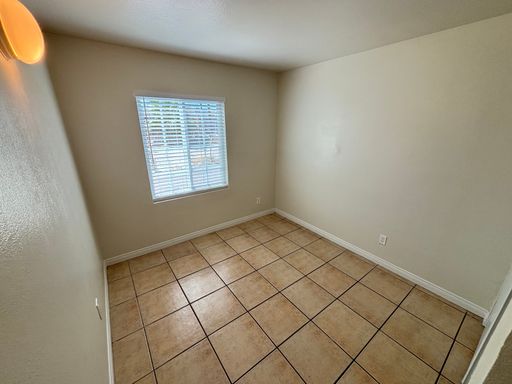 1420 Putnam Ave Unit 4, North Las Vegas, NV 89030