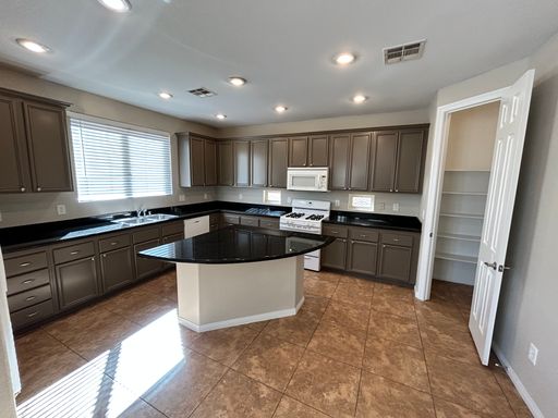 10743 Knickerbocker, Las Vegas, NV 89166