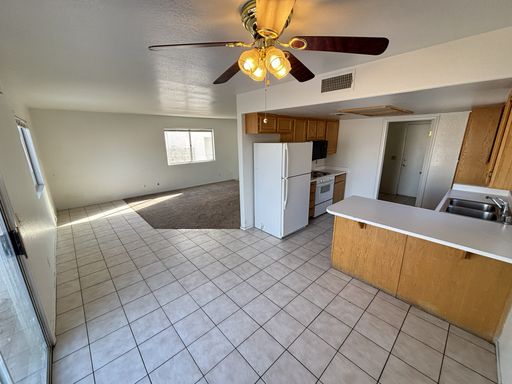 8144 Hydra Ln, Las Vegas, NV 89128
