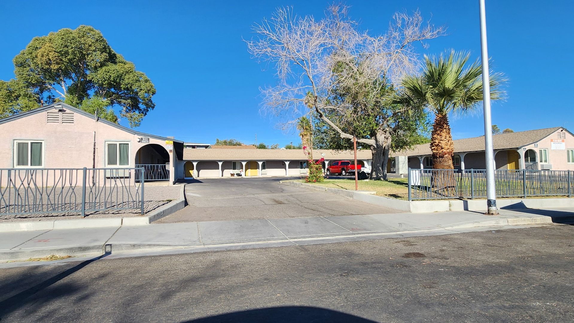 Las Vegas Apartment: 311 N 16th St #06