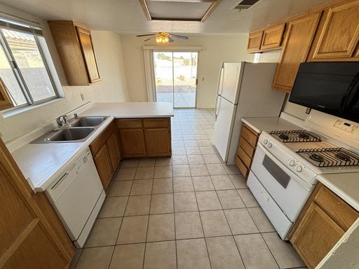 8144 Hydra Ln, Las Vegas, NV 89128
