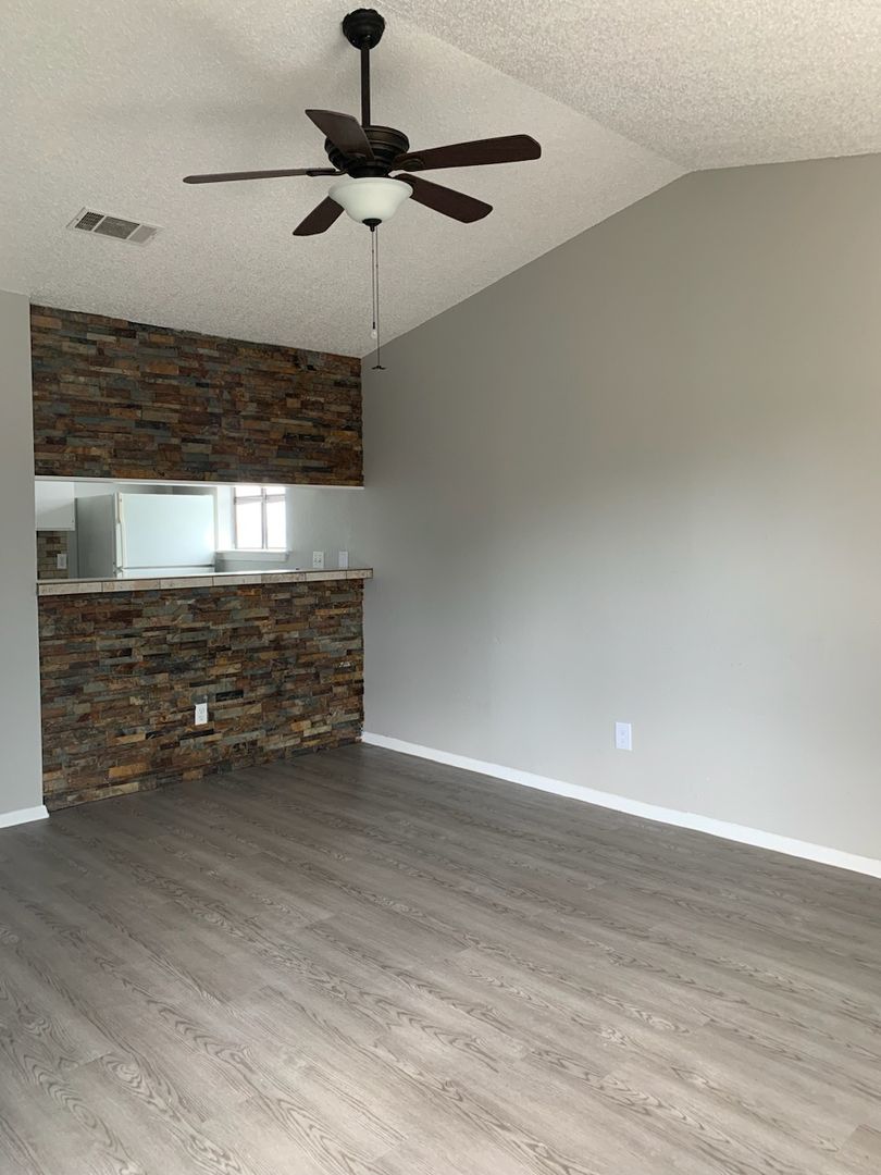 Austin Apartment: 3400 Lynridge Drive