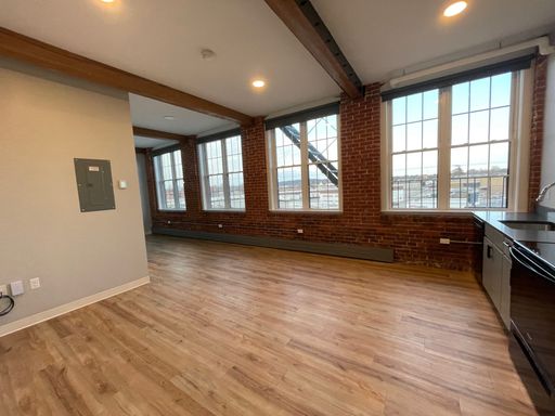Studio Apartment near Downtown Manchester | Unfurnished – photo 1