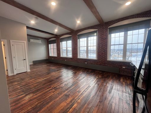 Studio Apartment near Downtown Manchester | Unfurnished – photo 1