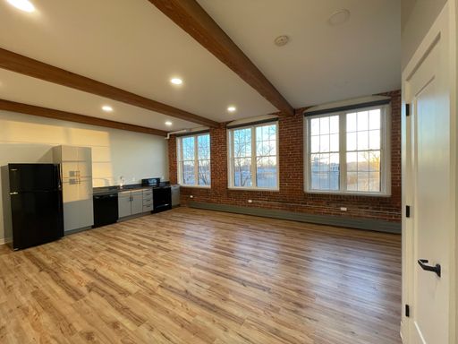 Large Studio Apartment near Downtown Manchester | Wifi, Heat, and Hot Water Included | Unfurnished – photo 1