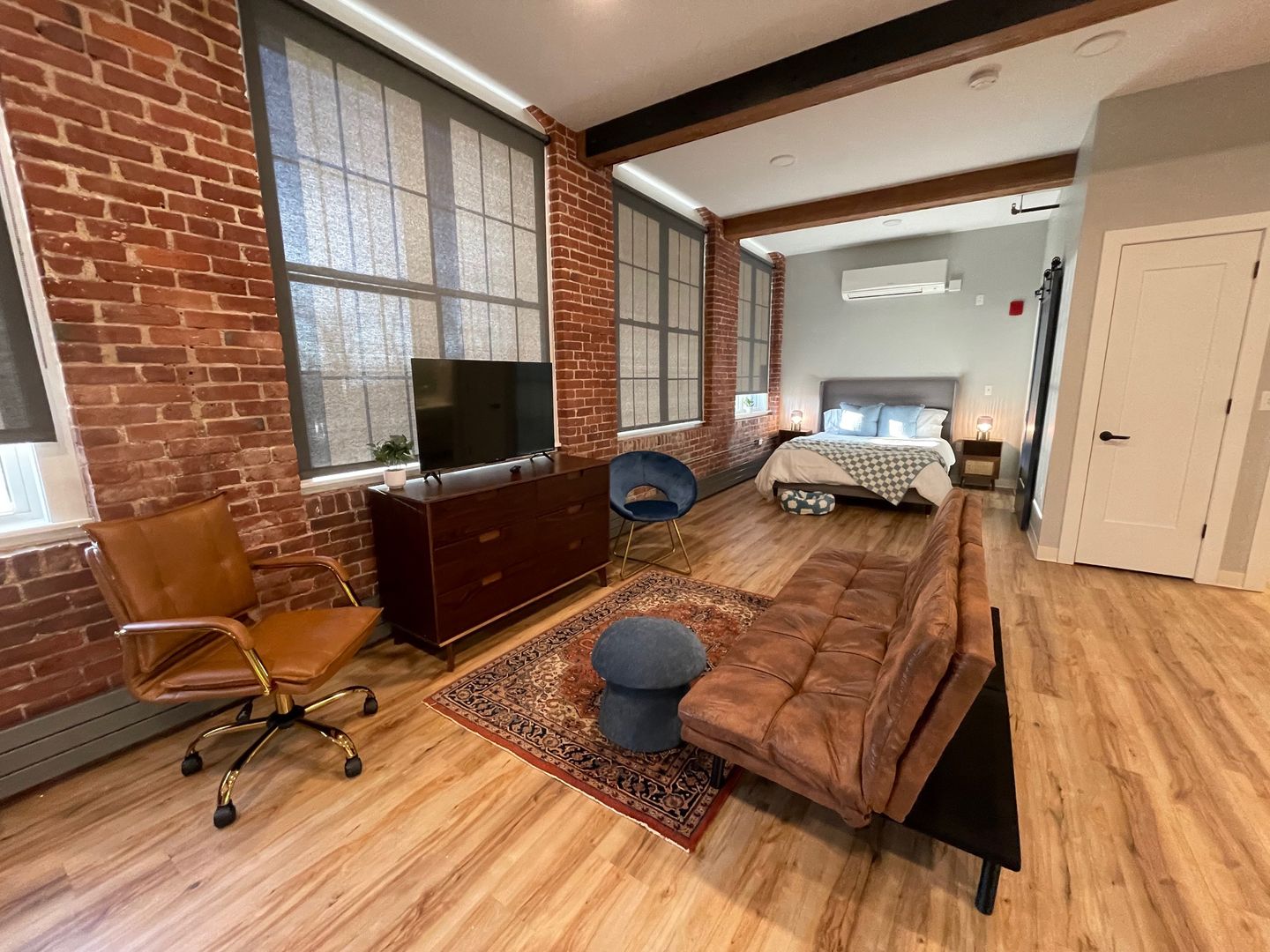 Manchester Apartment: 252 Willow Street