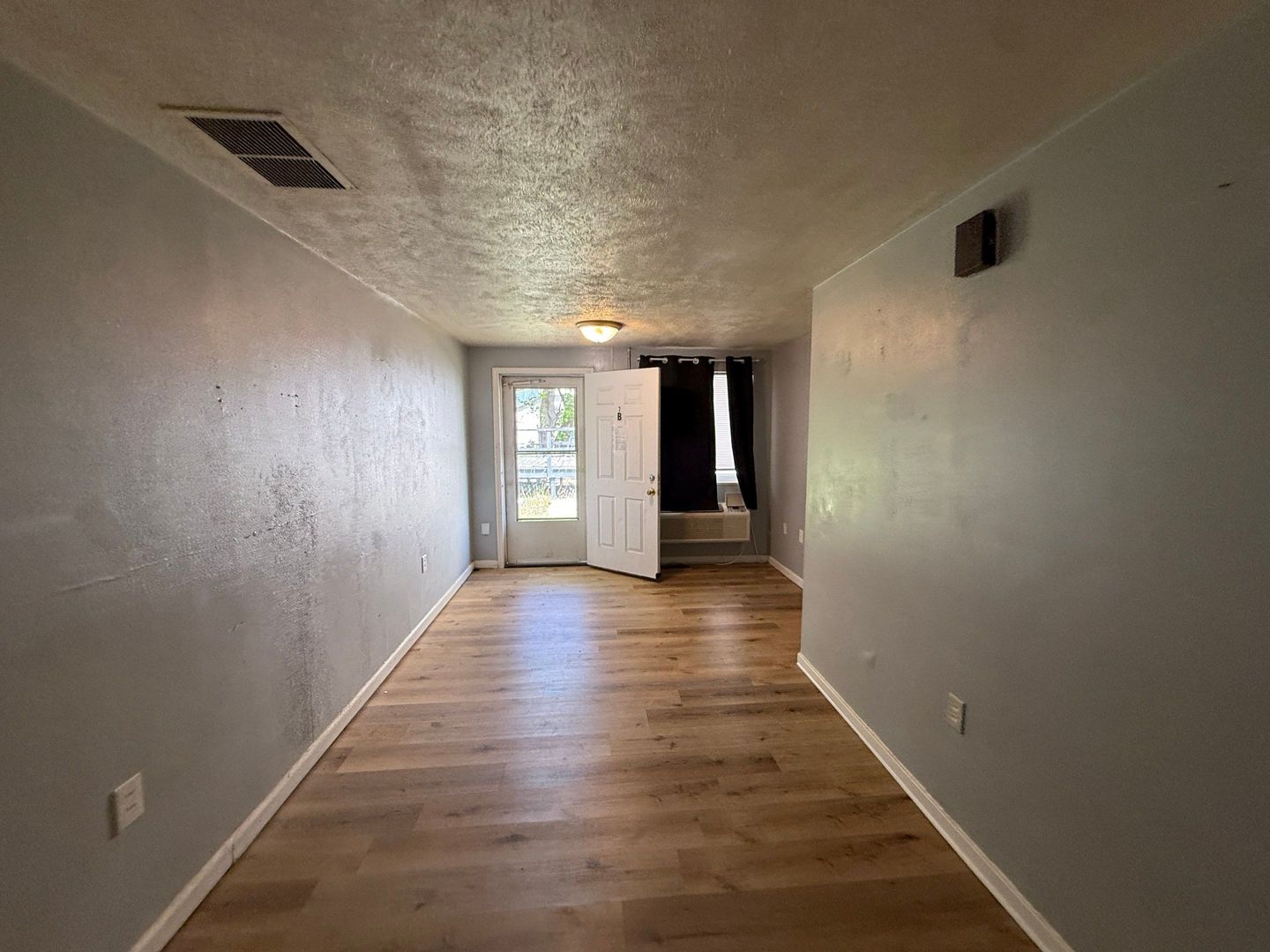 Springfield Apartment: 2013 N. 11th St.