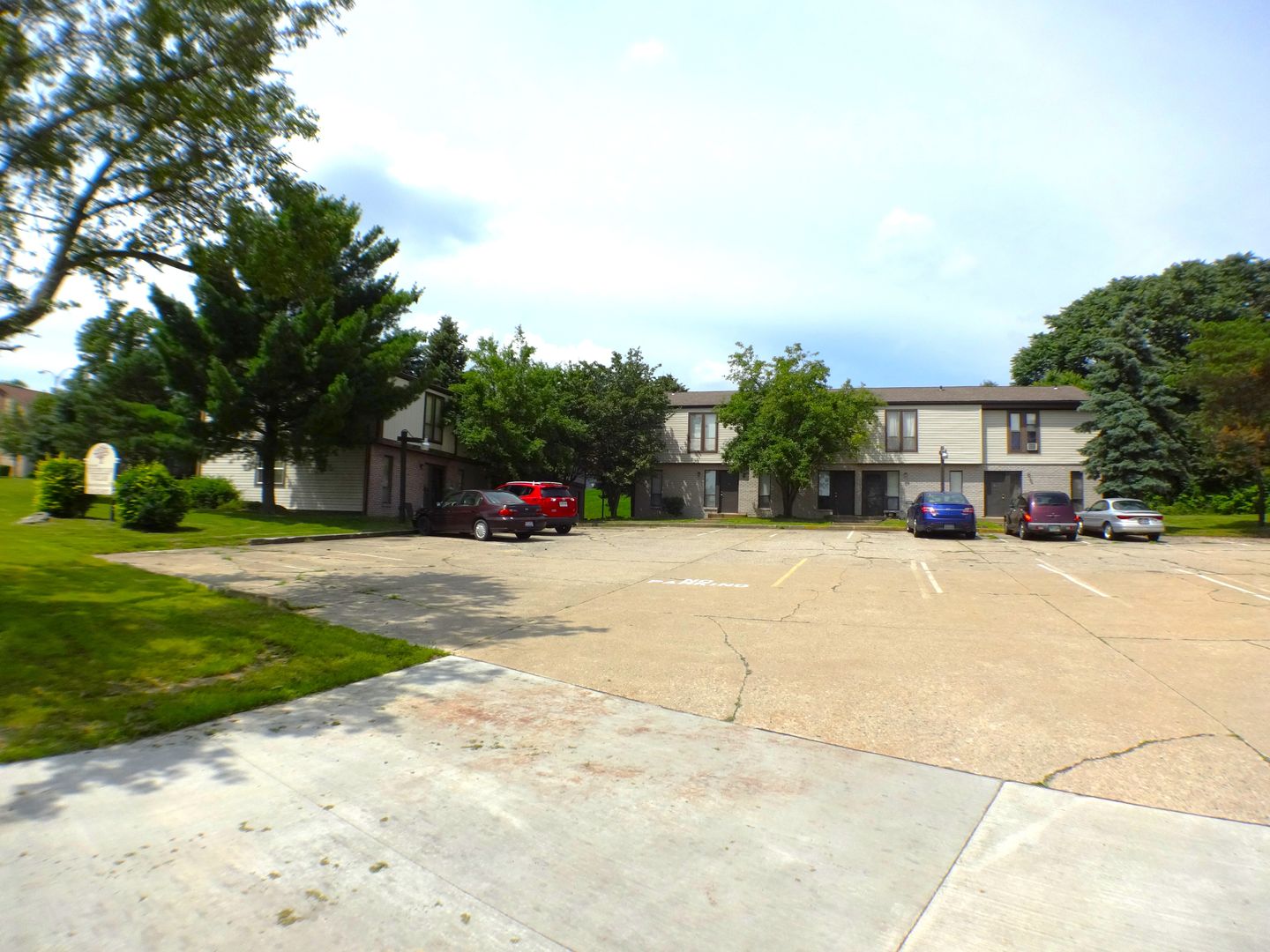 Steubenville Apartment: 4600A - 4690C Scioto Drive