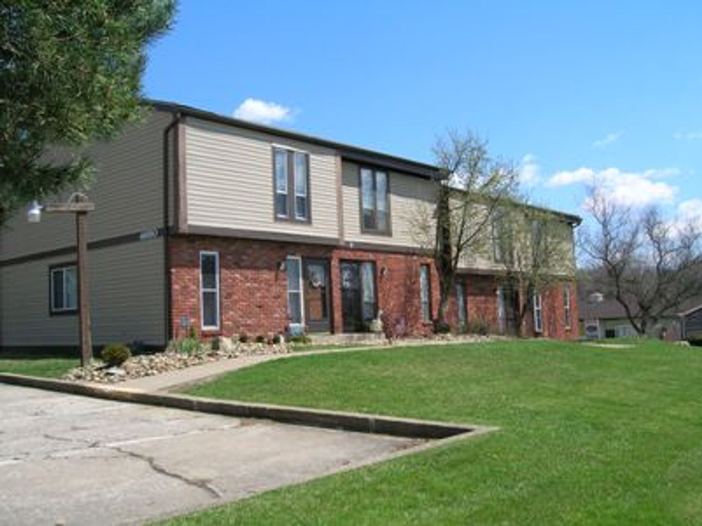 Steubenville Apartment: 4600A - 4690C Scioto Drive