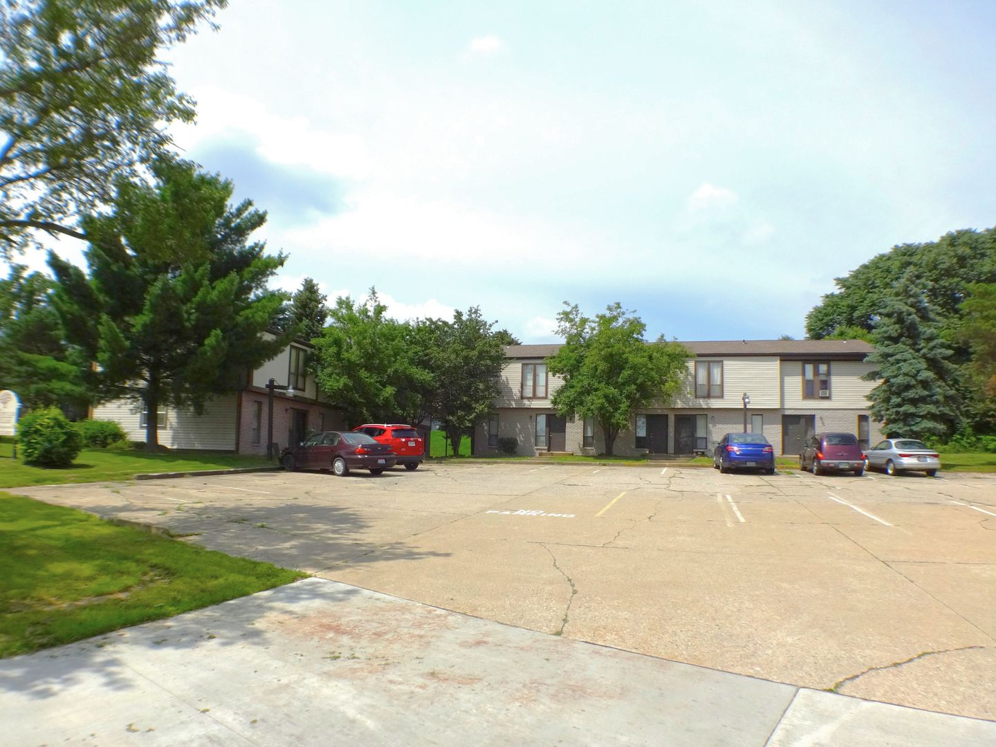 Steubenville Apartment: 4600A - 4690C Scioto Drive