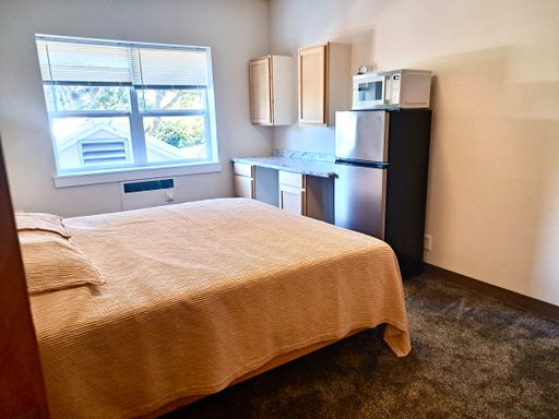 UNDER NEW MANAGEMENT: 2bdrm/1ba Efficiency Room - Pet Friendly!
