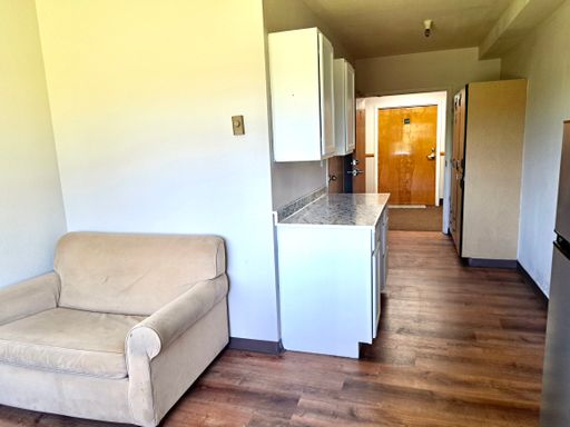Eagle Crest Village Apartments: Studio Efficiency Unit – All Utilities & Wi-Fi Included!