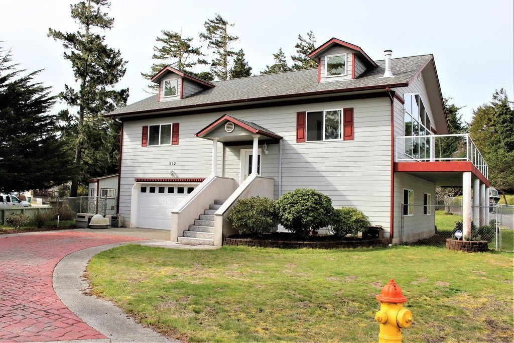 812 Lakeshore - 3bdrm Pet Friendly Home