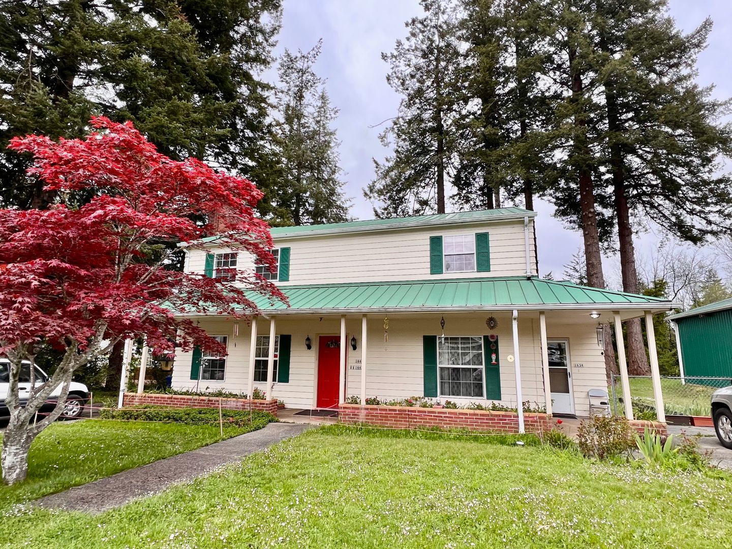 Coquille Apartment: N Hemlock St