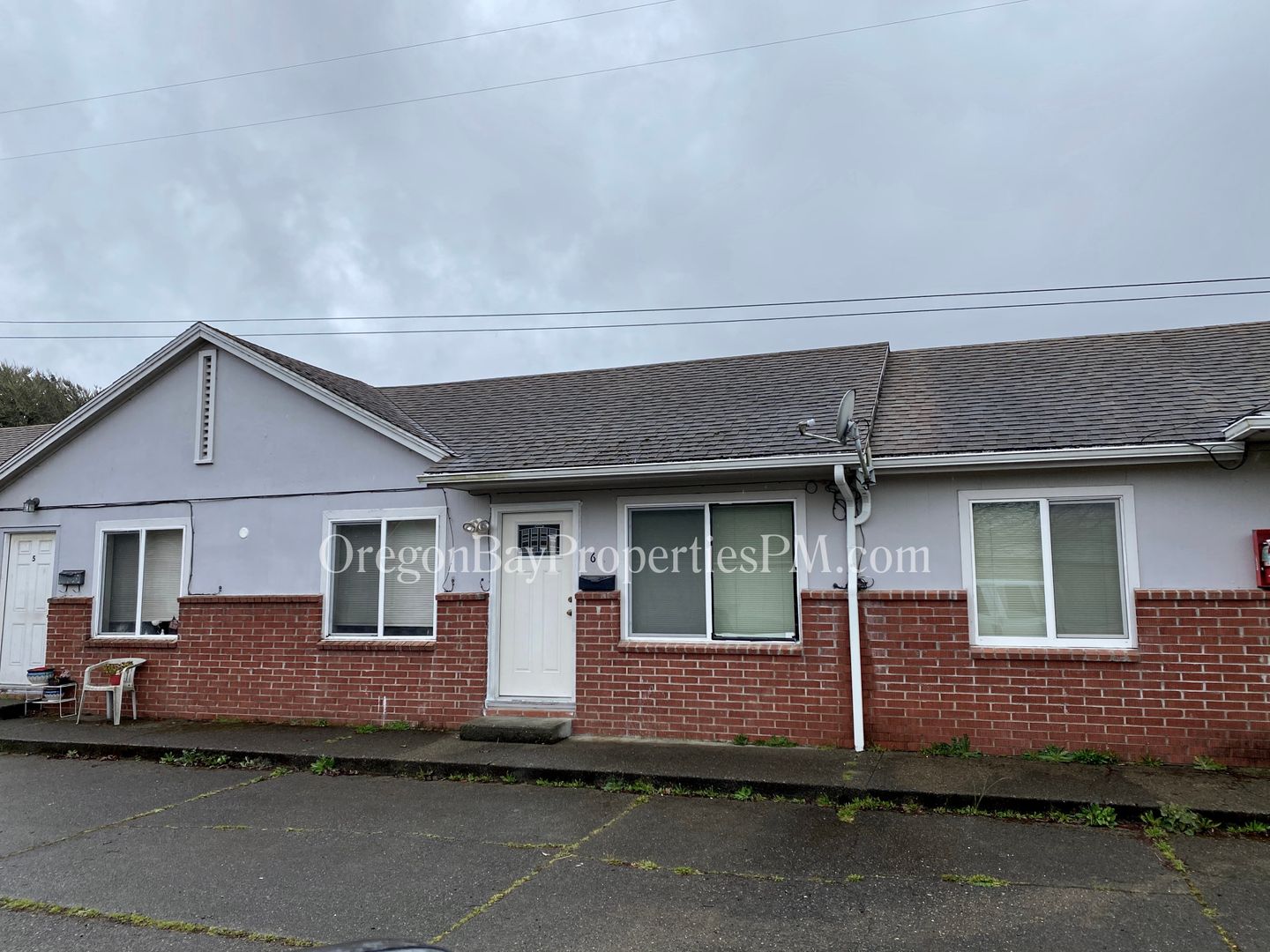 Reedsport Apartment: 920 Winchester Ave