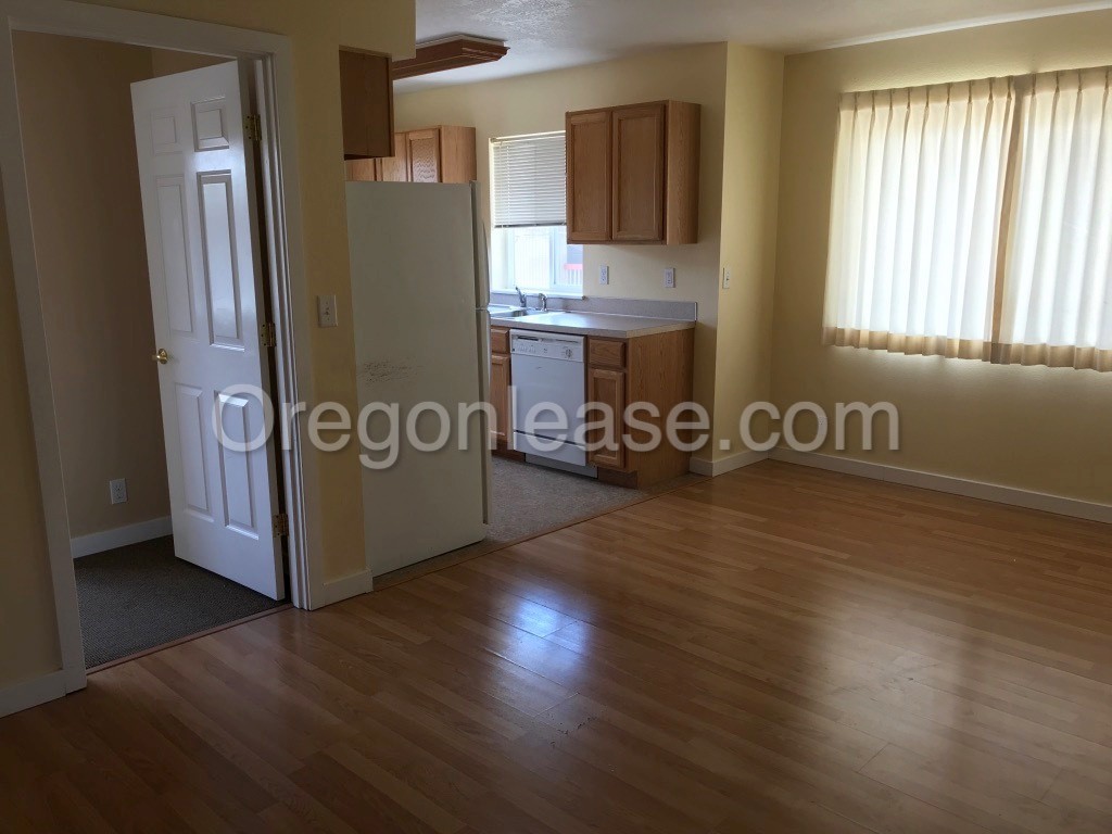Eugene Apartment: 1635 Patterson Alley - #1