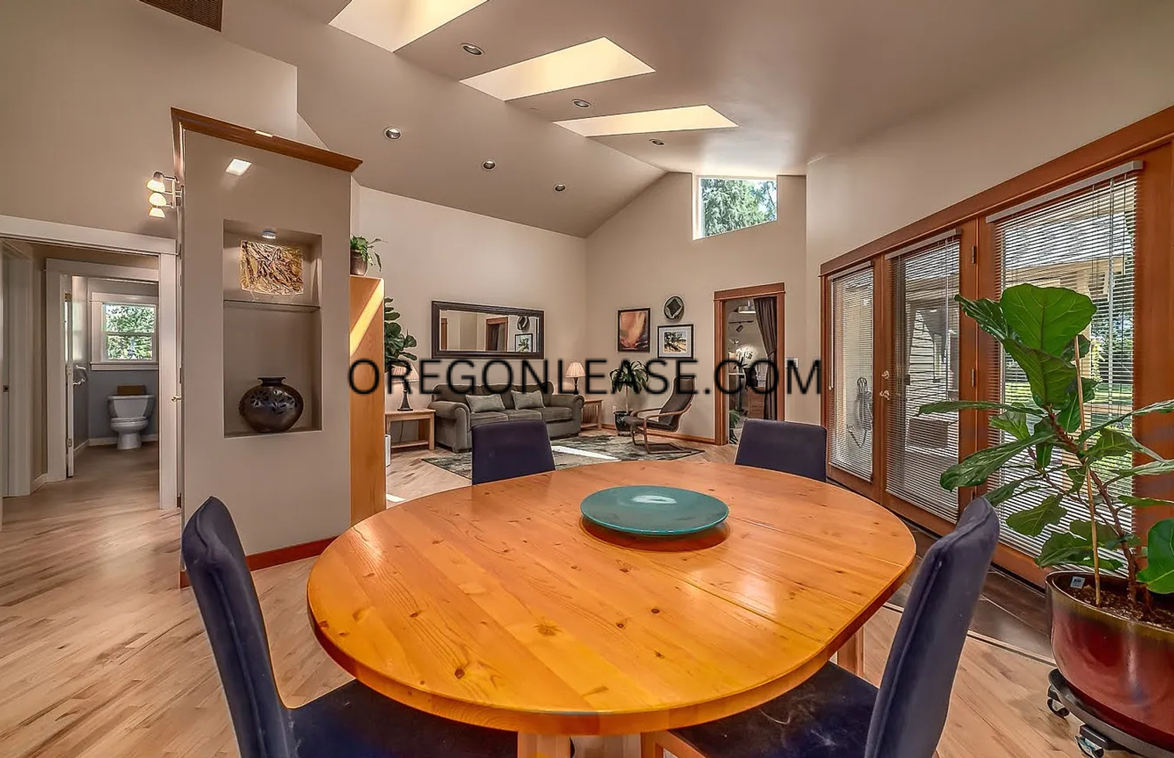 Coburg House: 91239 N. Harrison St