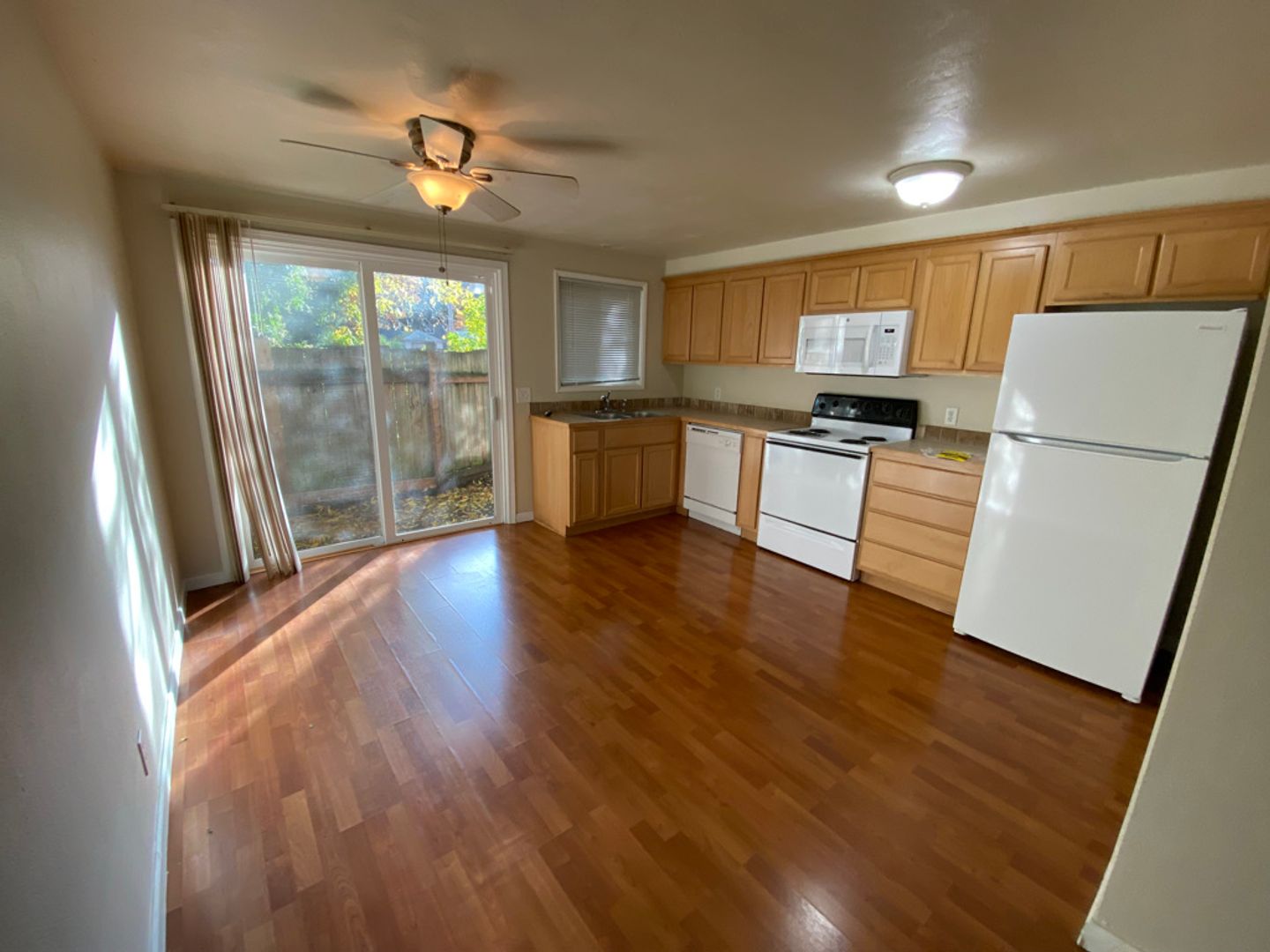 Eugene Apartment: 1425 W 8th Ave - #04