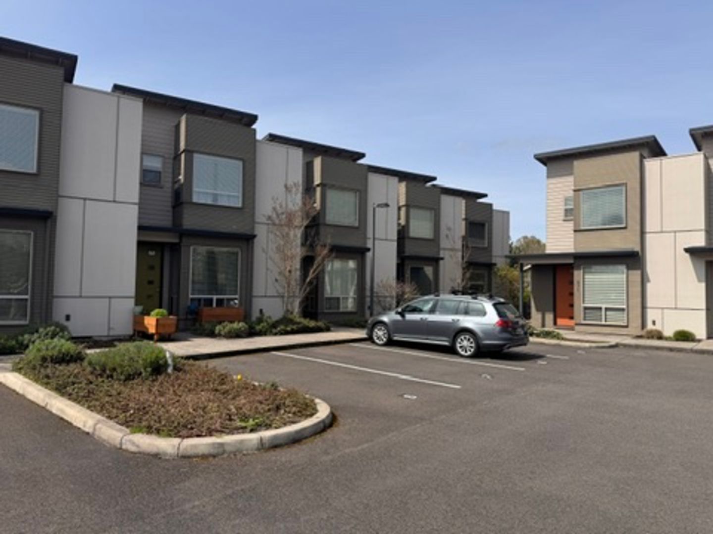 Eugene Townhome: 961  Lorella Ave