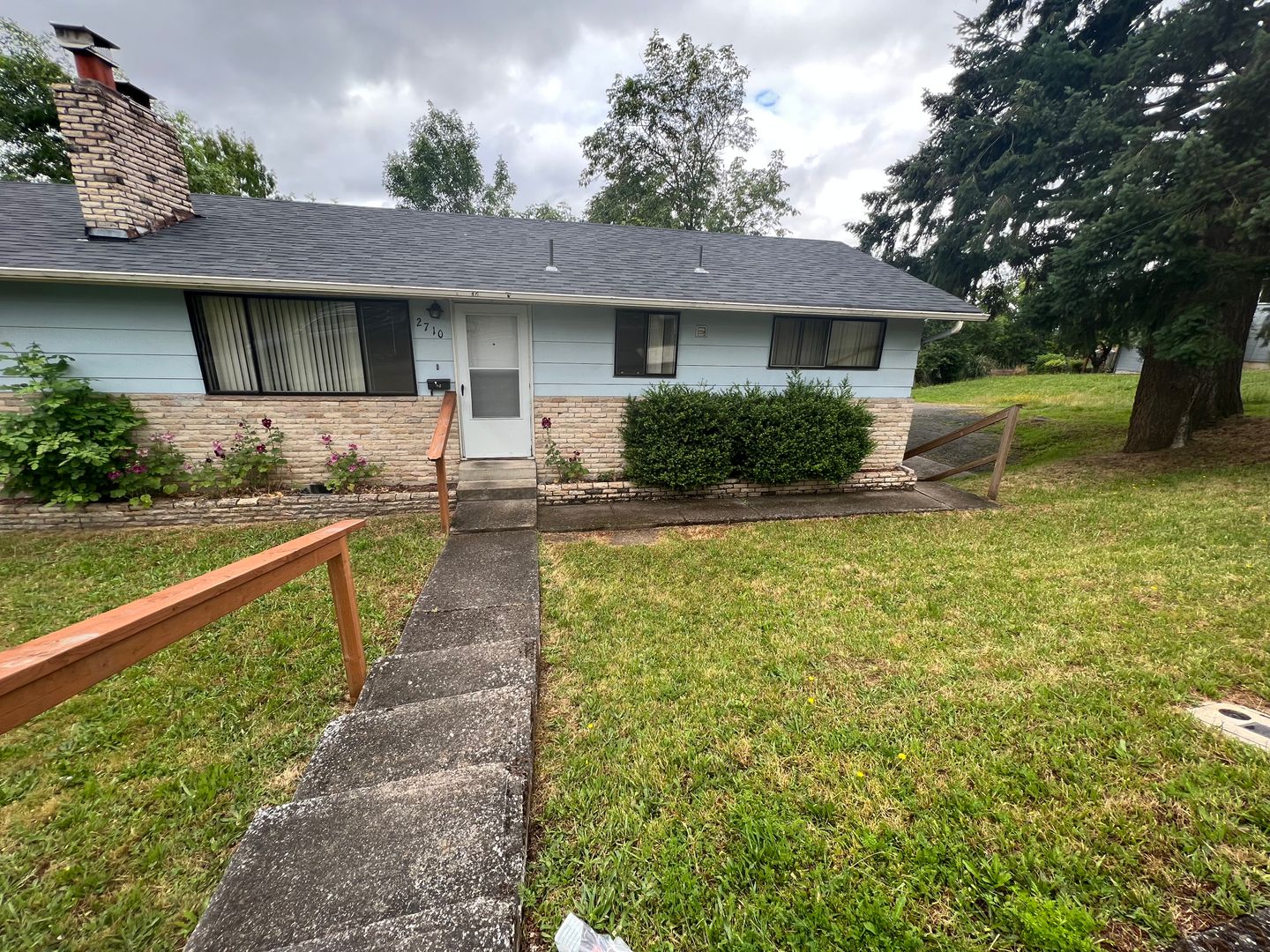 Eugene Apartment: 2710 Jefferson st