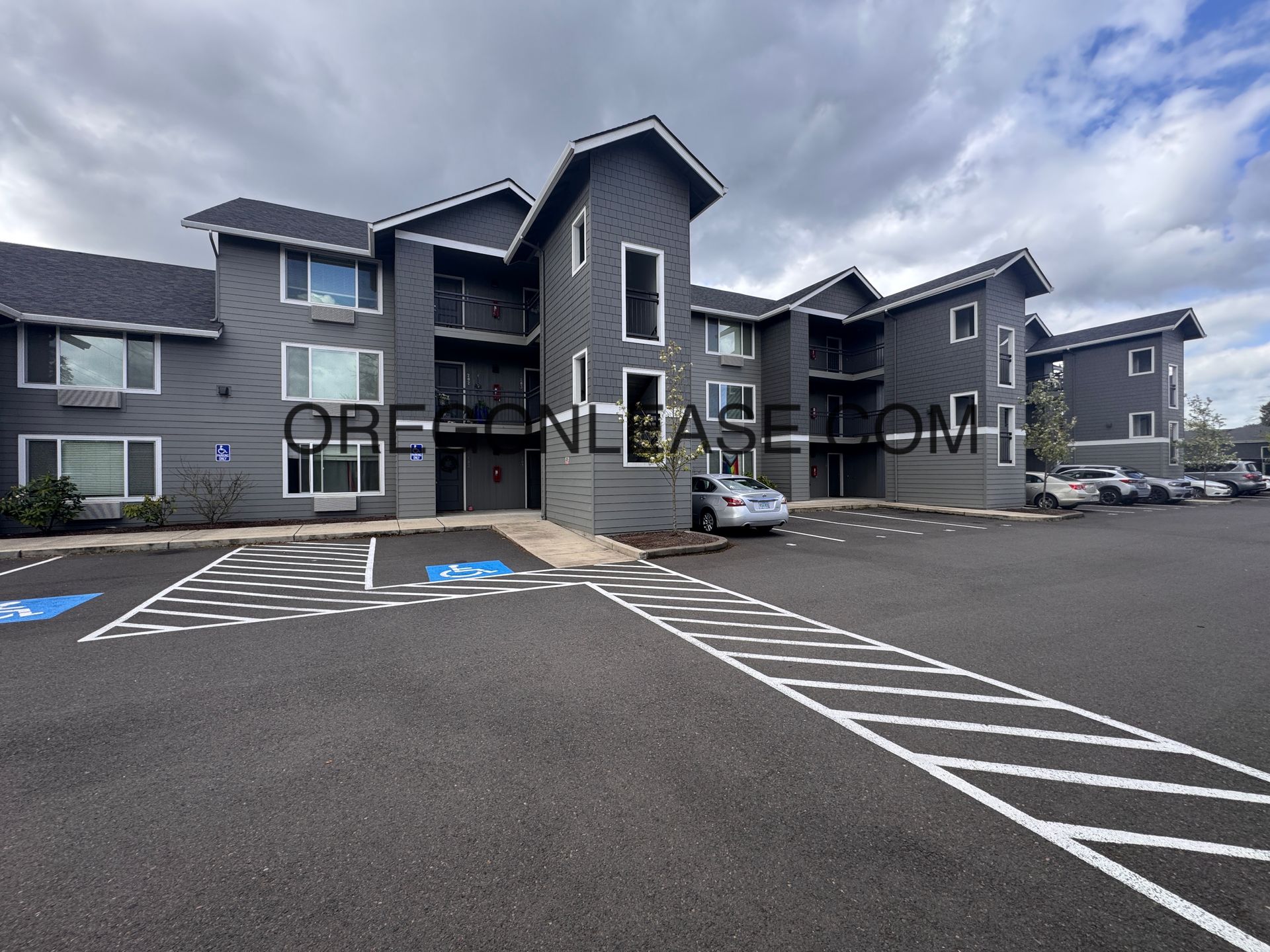 Springfield Apartment: 1100 Q st