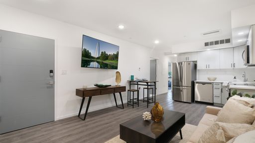 Large 2 Bedroom – photo 1
