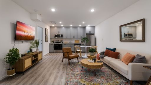 Large 3 Bedroom – photo 1