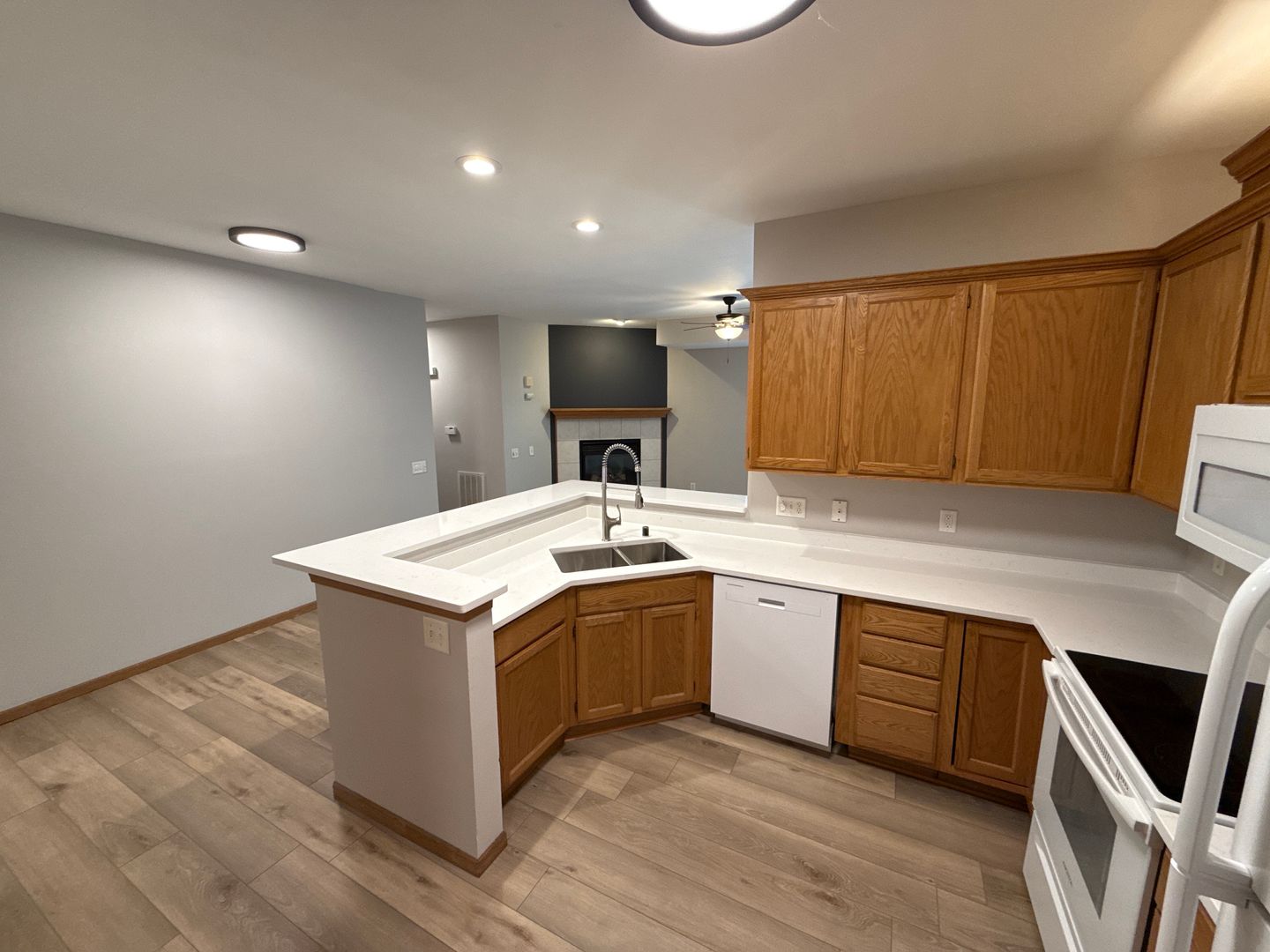 Fitchburg Apartment: 3330 Leopold Way Apt B