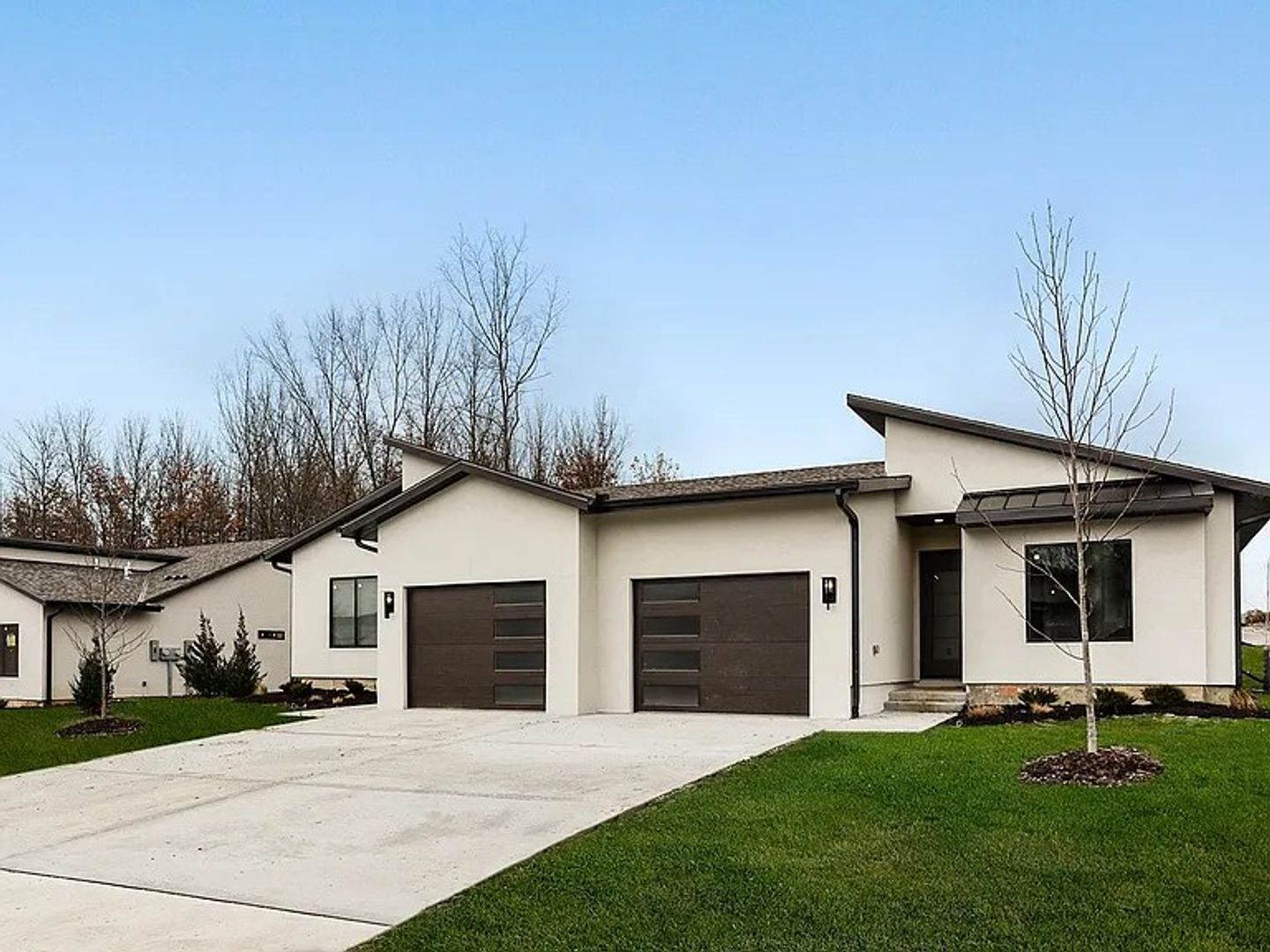 Raymore Apartment: 100 & 102 Amberwood Ct.